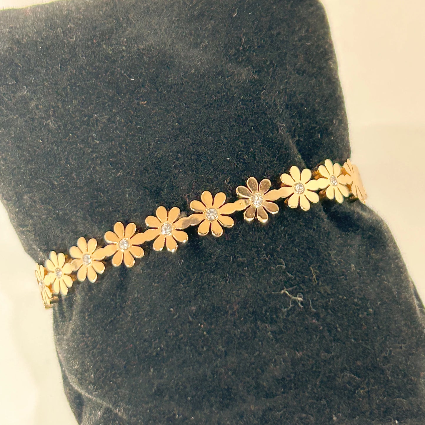 Daisy Gold Bangle