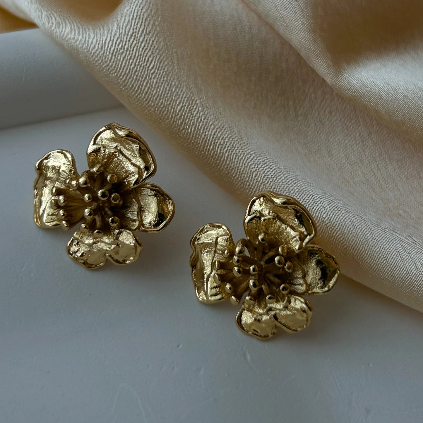 Golden Daisy Flora Studs