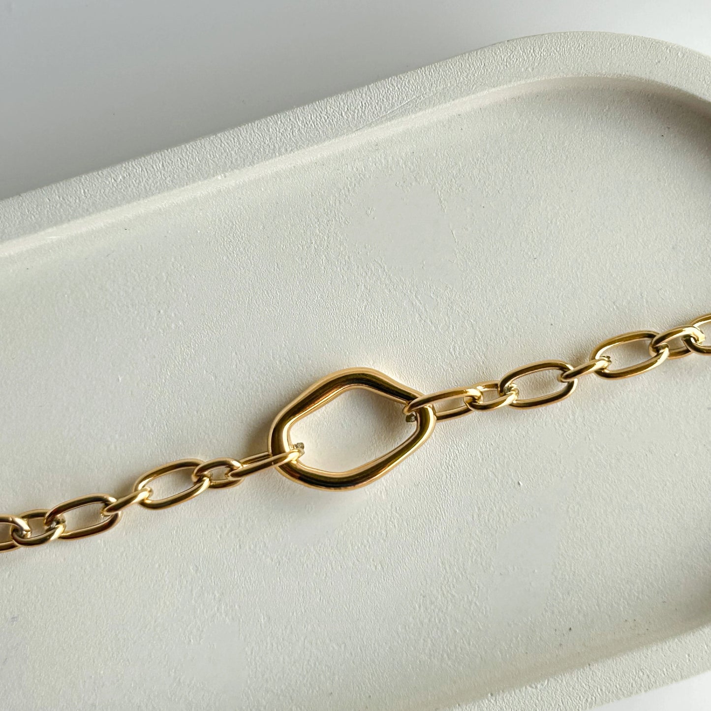 Hollow Loop Bracelet
