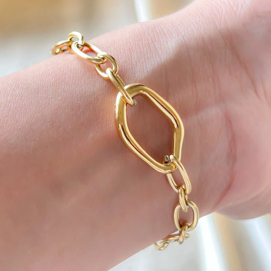 Hollow Loop Bracelet