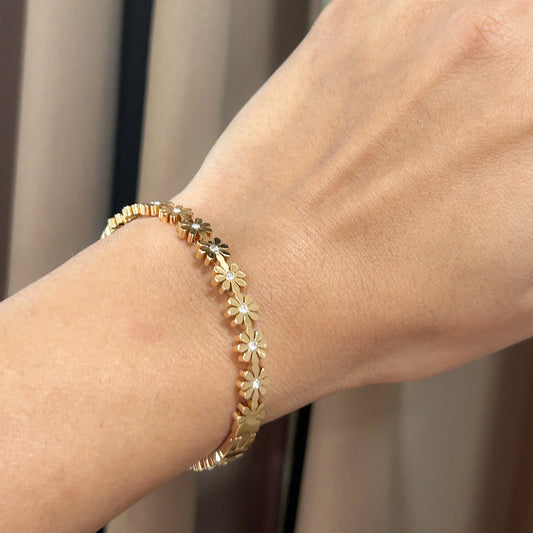 Daisy Gold Bangle