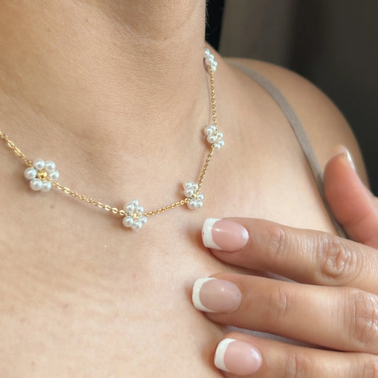 Daisy Pearl Necklace