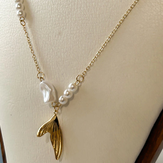 Fish Tail Pearl Necklace