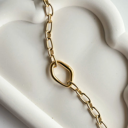 Hollow Loop Bracelet
