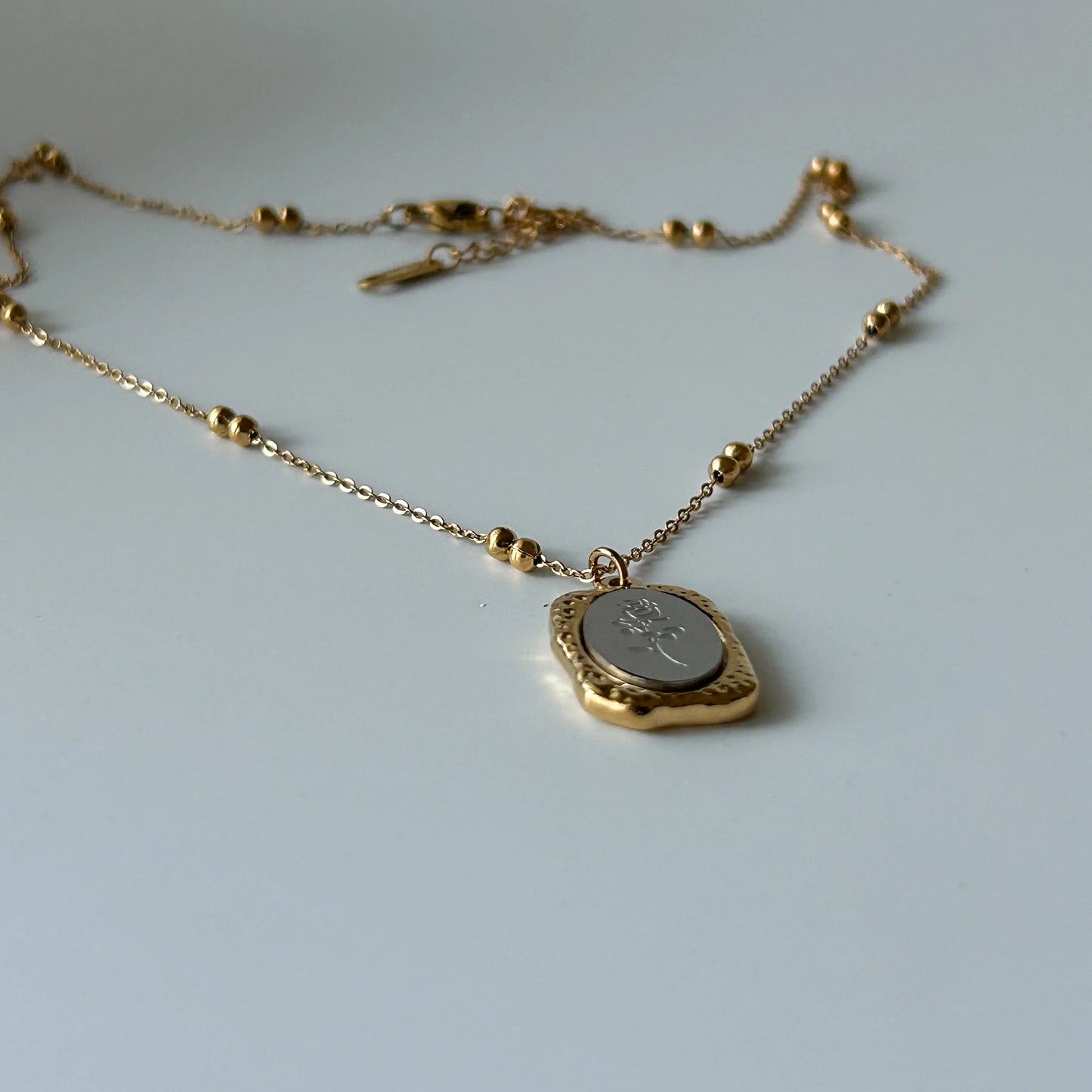 Solid Rose Bloom Necklace