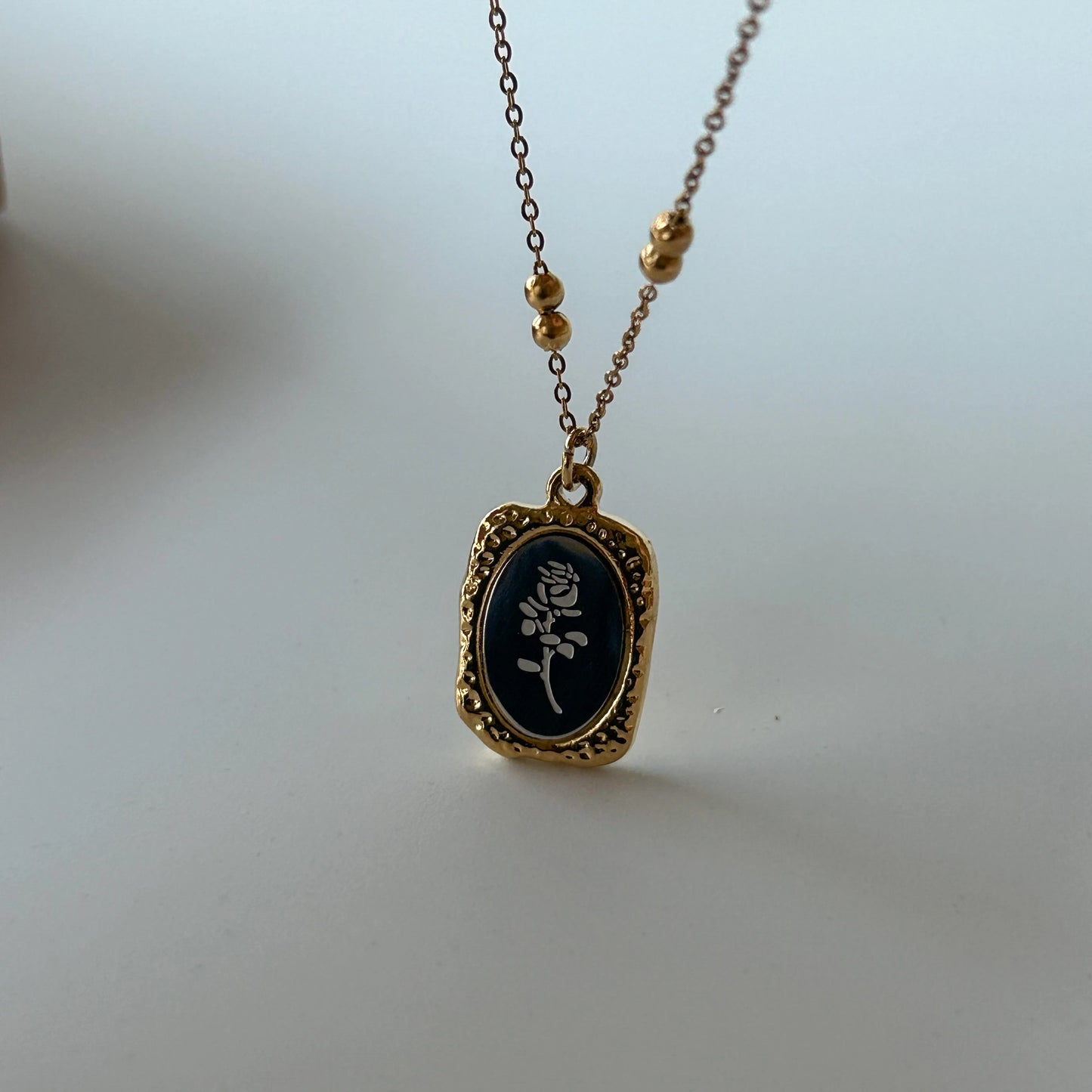 Solid Rose Bloom Necklace