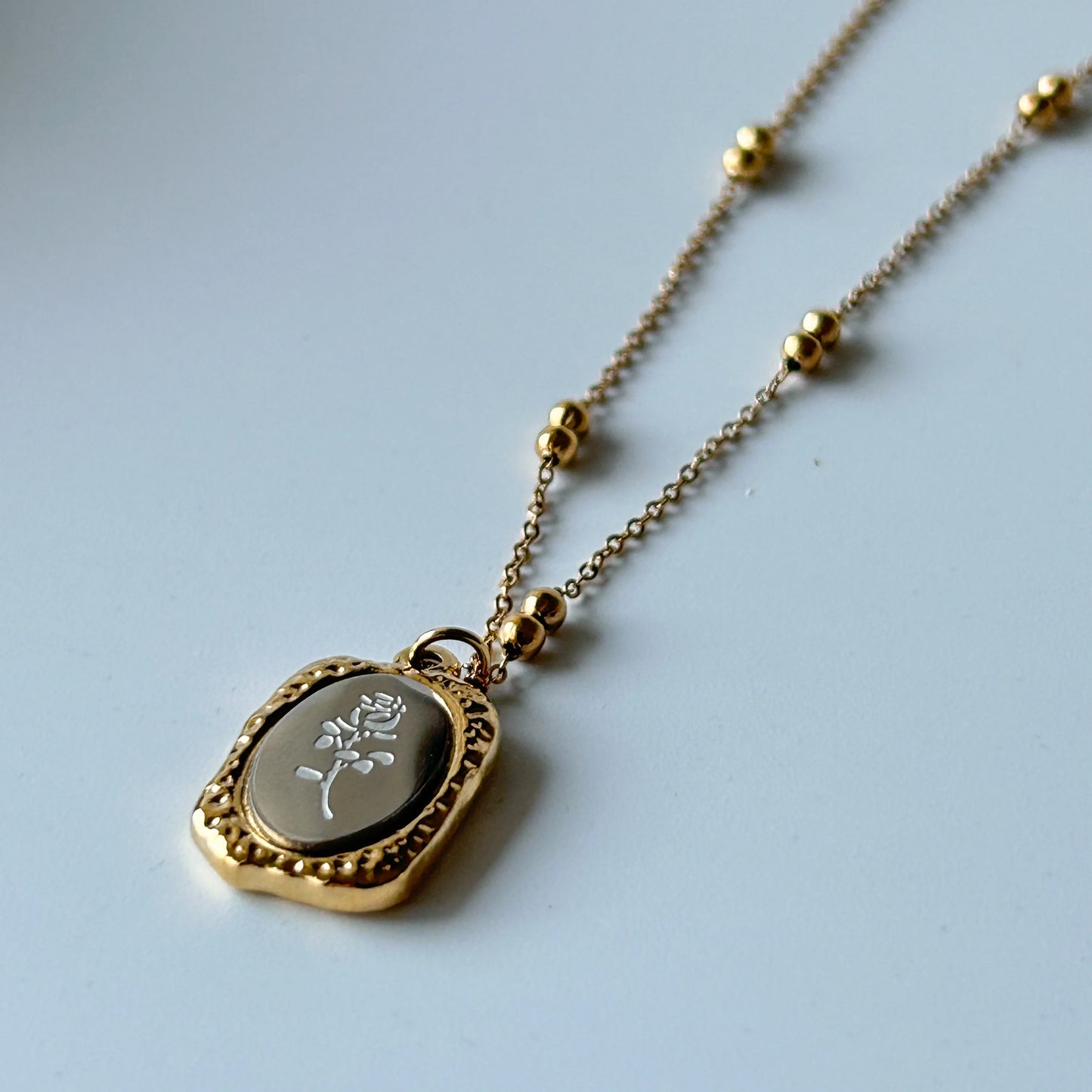 Solid Rose Bloom Necklace