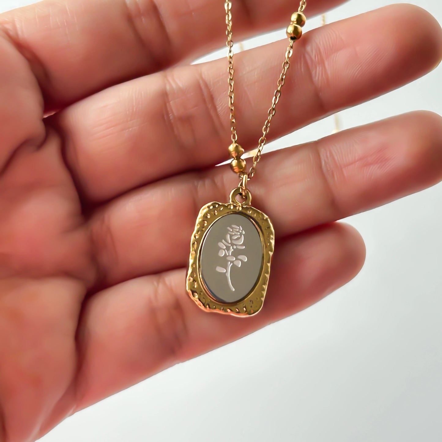 Solid Rose Bloom Necklace